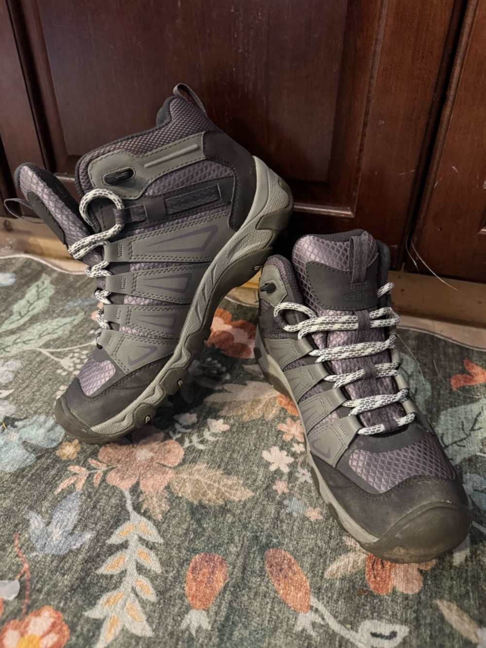 Keen Women's Oakridge Waterproof Mid Hiking Boots